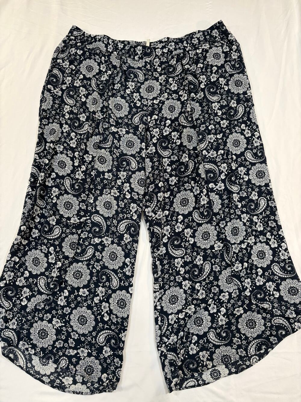 Wide Leg Floral Flowy Pull On Pants Size XL Cato EST. 1946 w/ Pockets